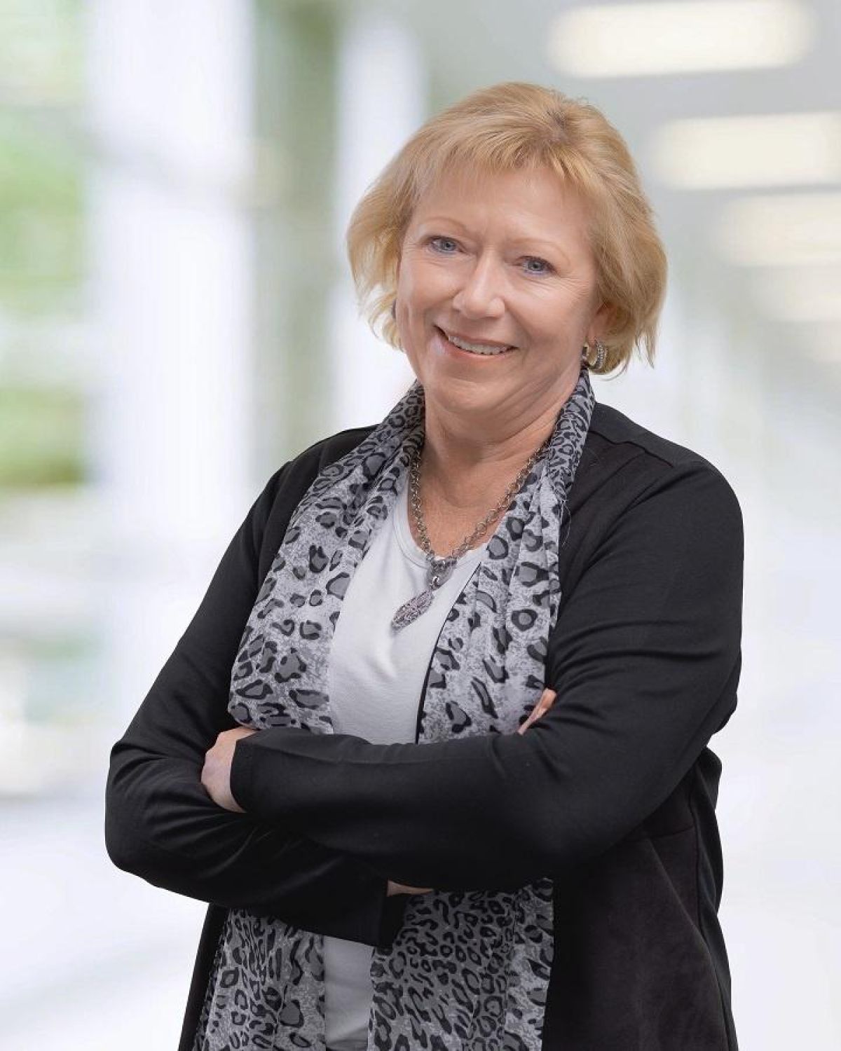 Bettina Apker